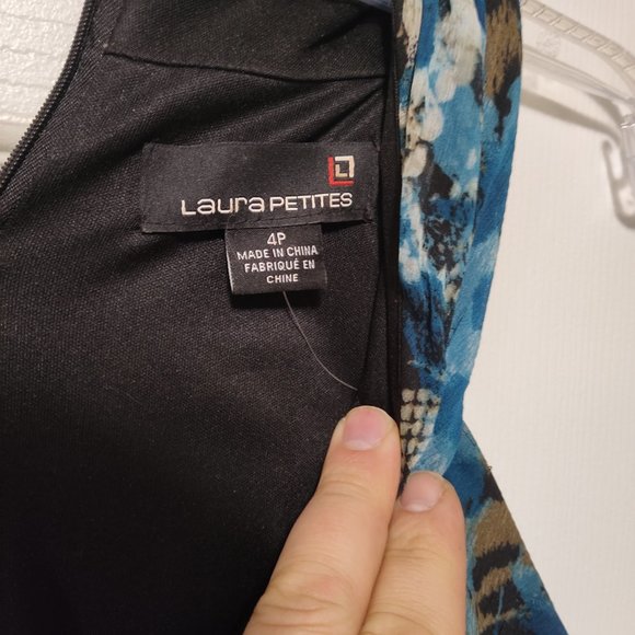 Laura Petites blue floral sleeveless dress with front ribbon / tail - Picture 4 of 8